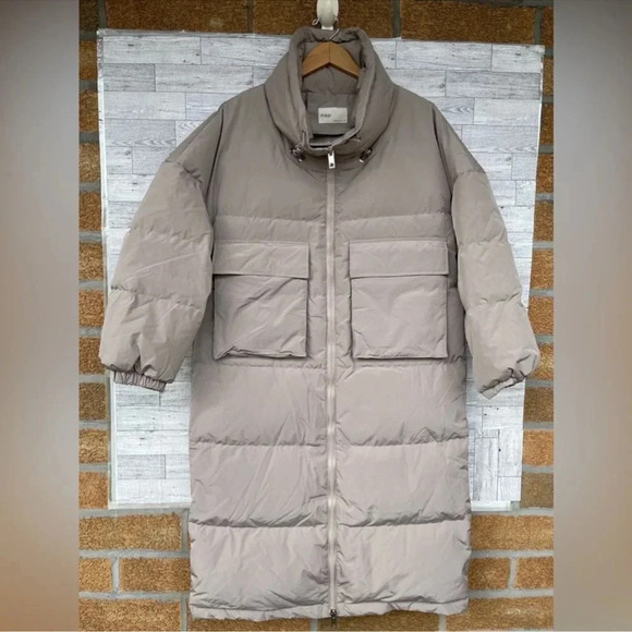 NAP loungewear Oversized Padded Down Puffer Coat in a neutral Sand size medium - Picture 2 of 13